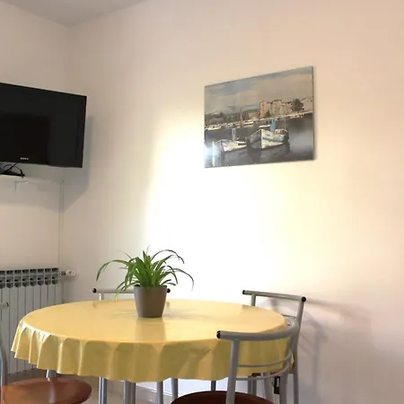 Bubu With Garden, Two Bedrooms * Karpinjan