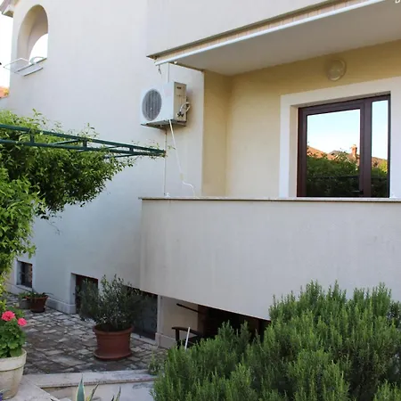 Bubu With Garden, Two Bedrooms Apartman
